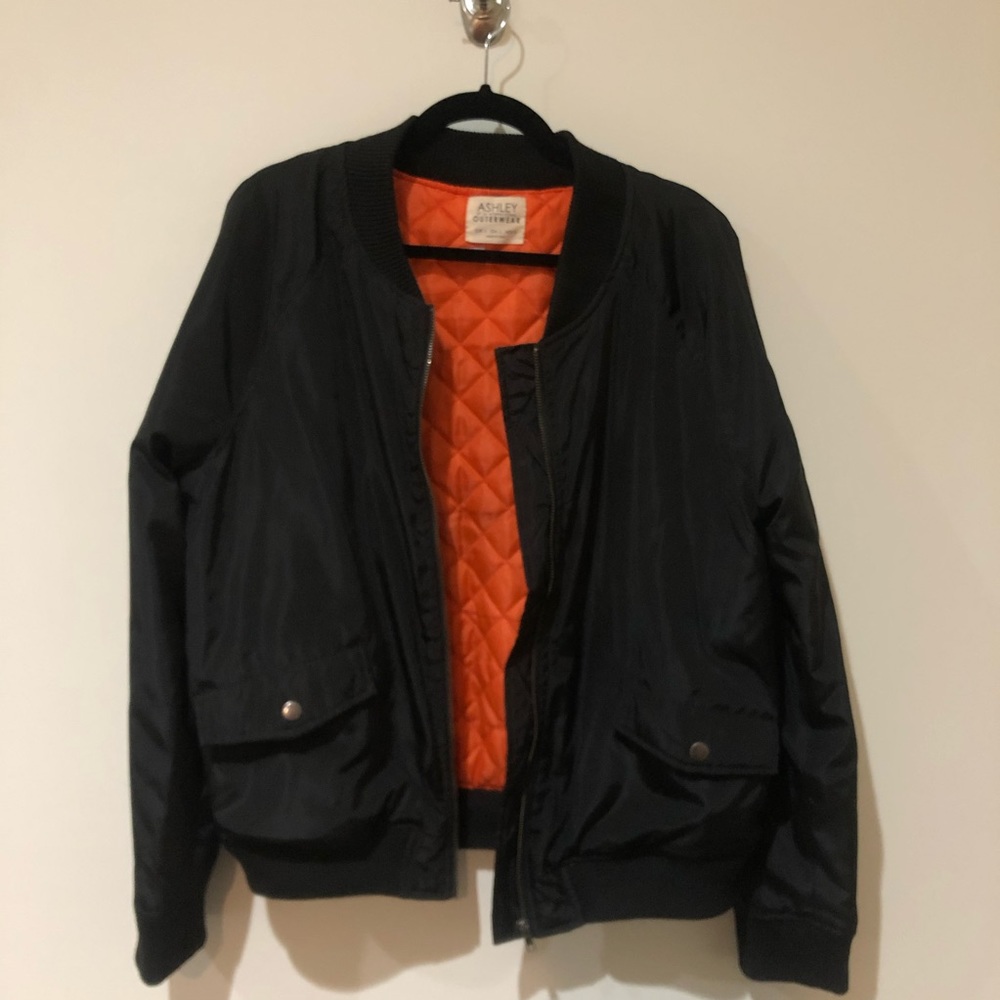 BOMBER JACKET